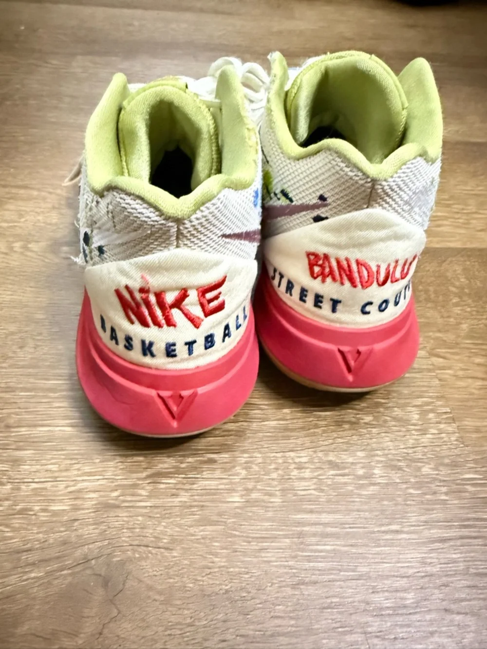 Nike Kyrie 5 x Bandulu Embroidered Splatters 2019 Size Men's  9.5 - Picture 3 of 9